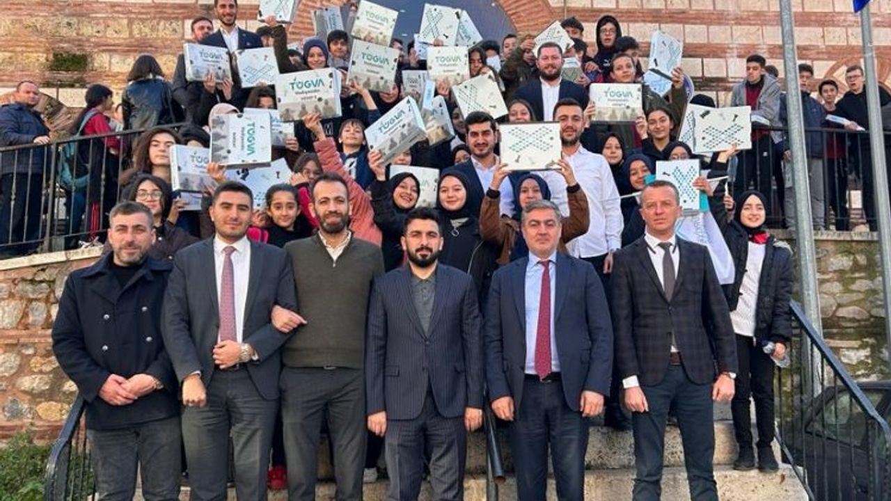 TÜGVA'nın 'Kitap Kurtları' Bursa'da yarışıyor