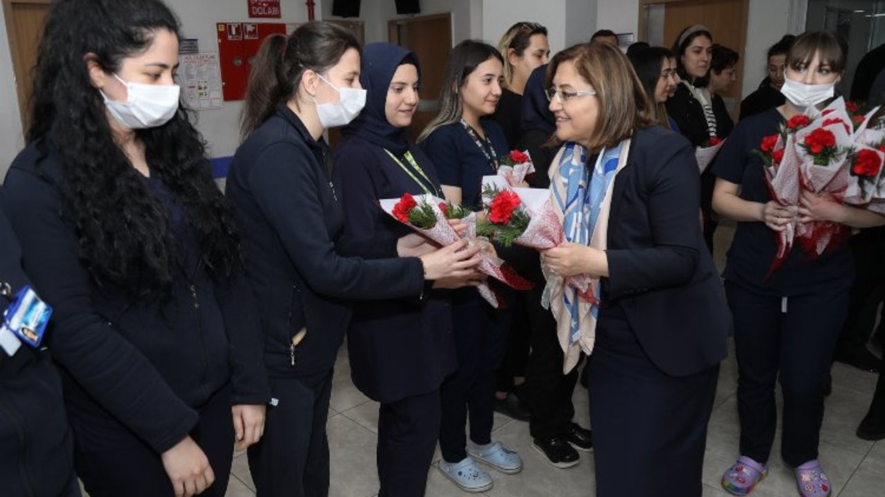 Gaziantep'te Başkan Şahin'den hemşirelere ziyaret
