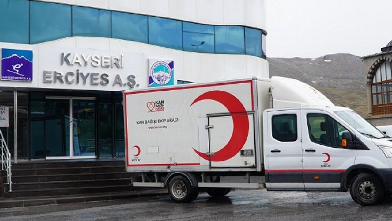 Erciyes AŞ personelinden Kızılay’a kan bağışı