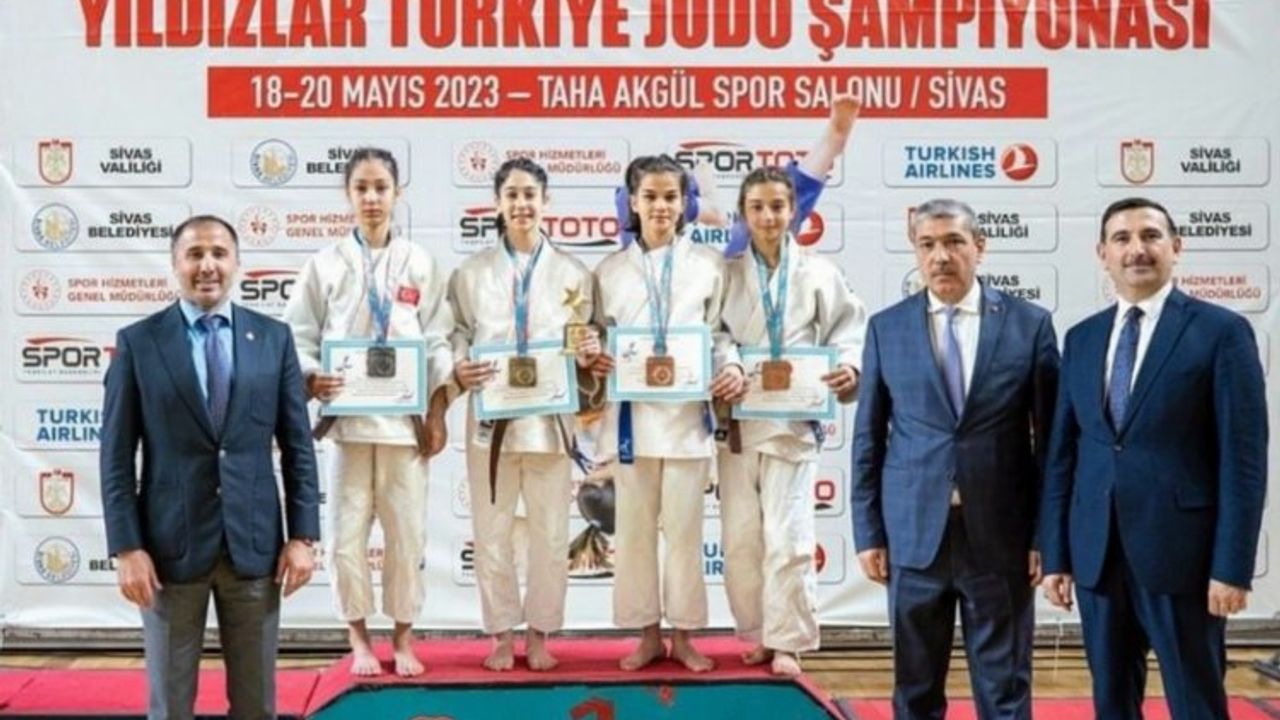 Manisalı judocular Türkiye üçüncüsü oldu
