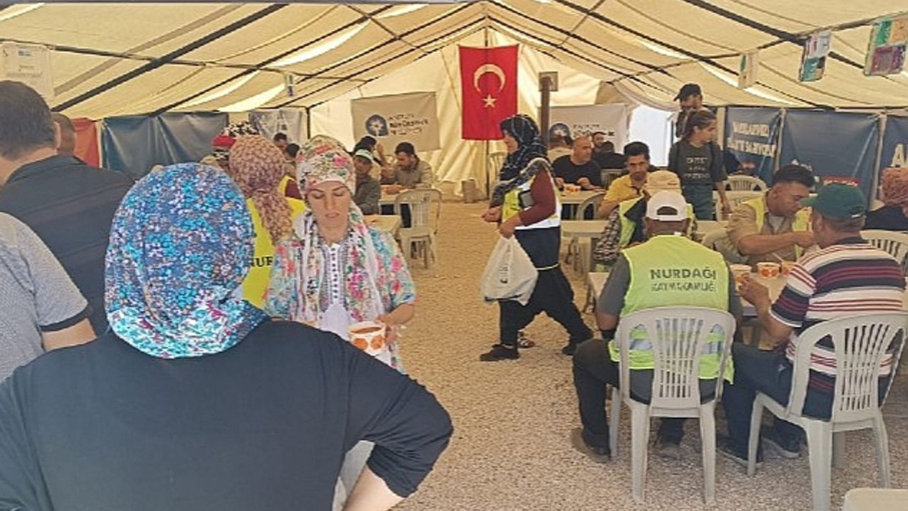 Antalya Büyükşehir'in deprem bölgesine yardımları sürüyor