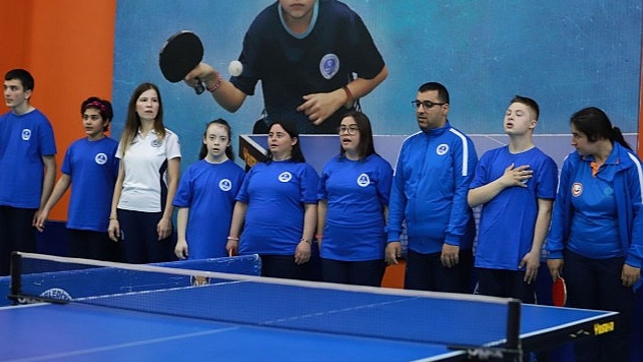 Büyükşehir’den özel sporcuların masa tenisi turnuvası
