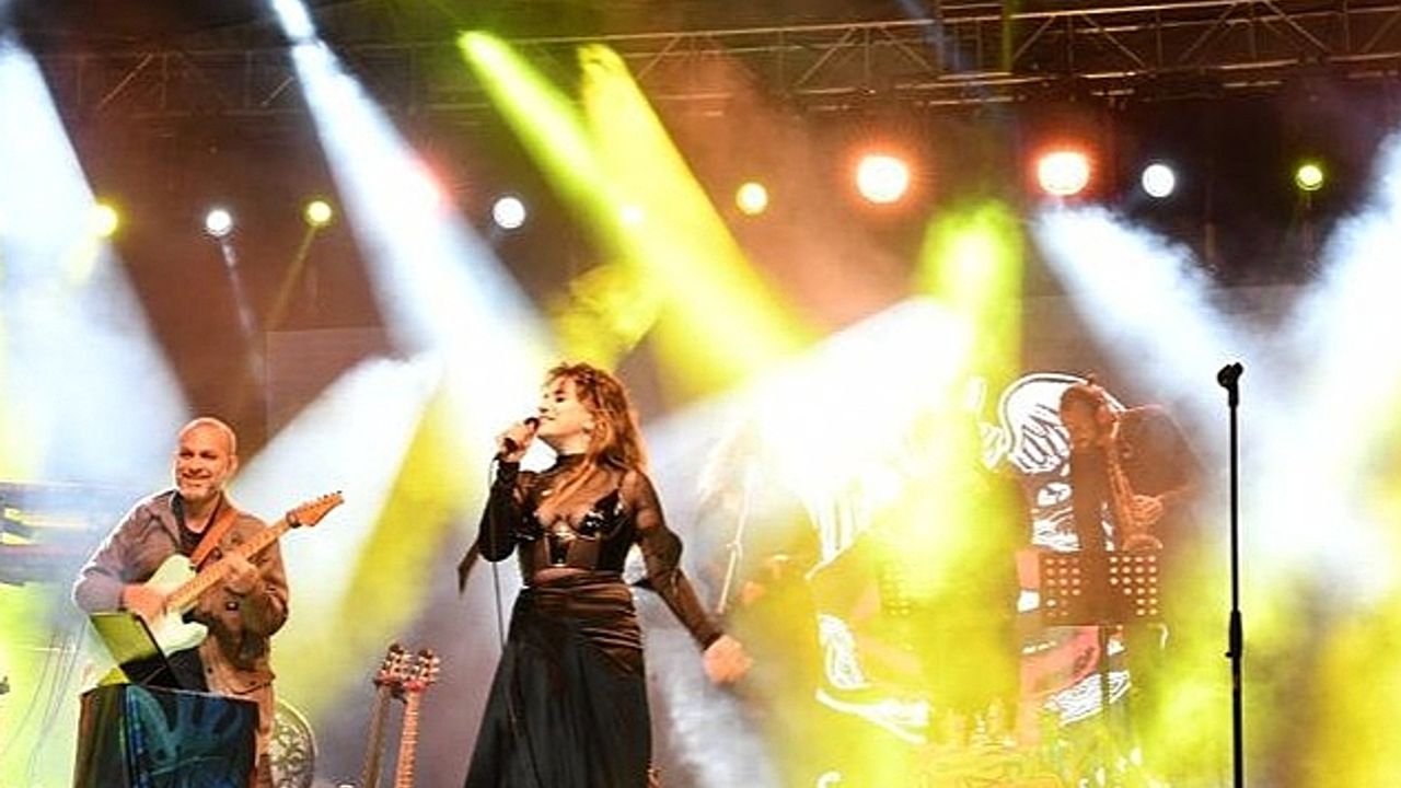 Çiğli 19 Mayıs’ı Ceylan Ertem Konseri ile kutladı