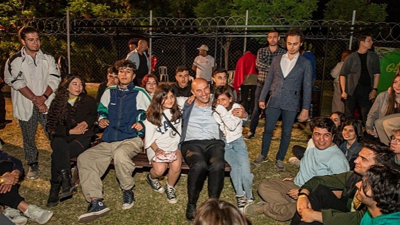 İzmir'de “Gençlik Festivali” heyecanı Başkan Soyer çadır kampta gençleri ziyaret etti