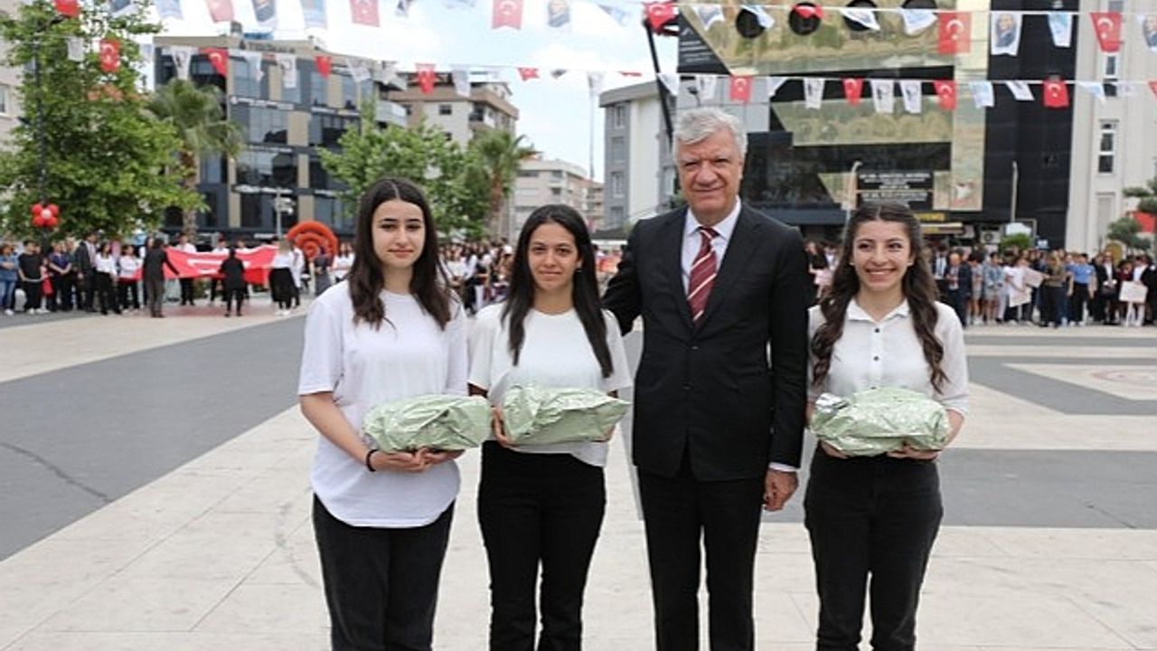 Narlıdere’de 19 Mayıs Atatürk’ü Anma Gençlik ve Spor Bayramı kutlamaları resmi törenlerle başladı
