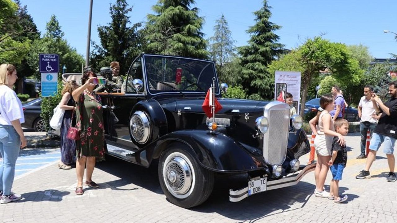 Atatürk’ün tören arabası İzmitlilerle buluşuyor
