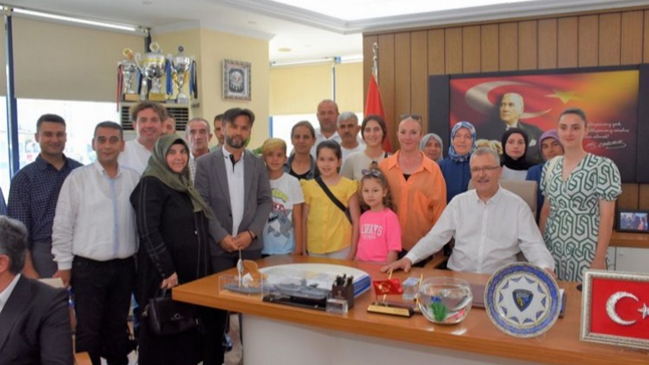 Bursa Karacabey'de bayramlaşma halk buluşmasına dönüyor