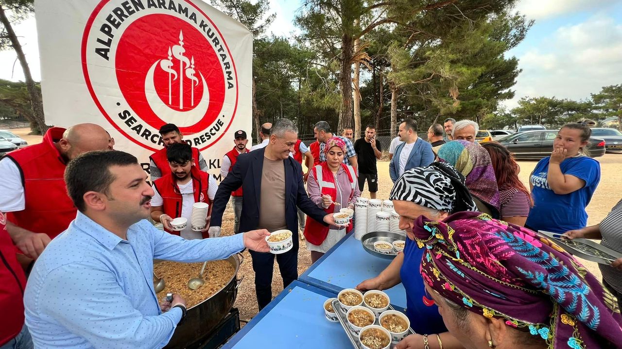 Konteyner kentteki depremzedelere Aşure ikramı…