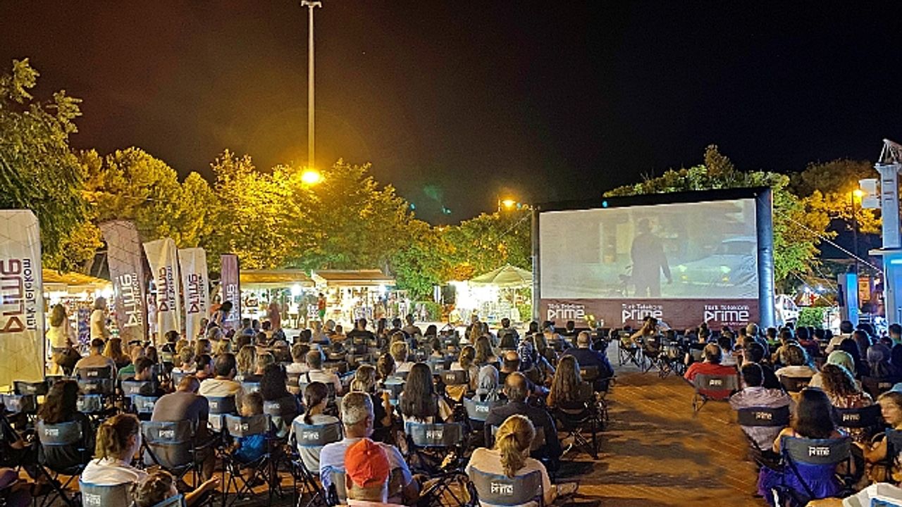 Türk Telekom Prime’ın bir yaz klasiğine dönüşen açık havada sinema keyfi başladı