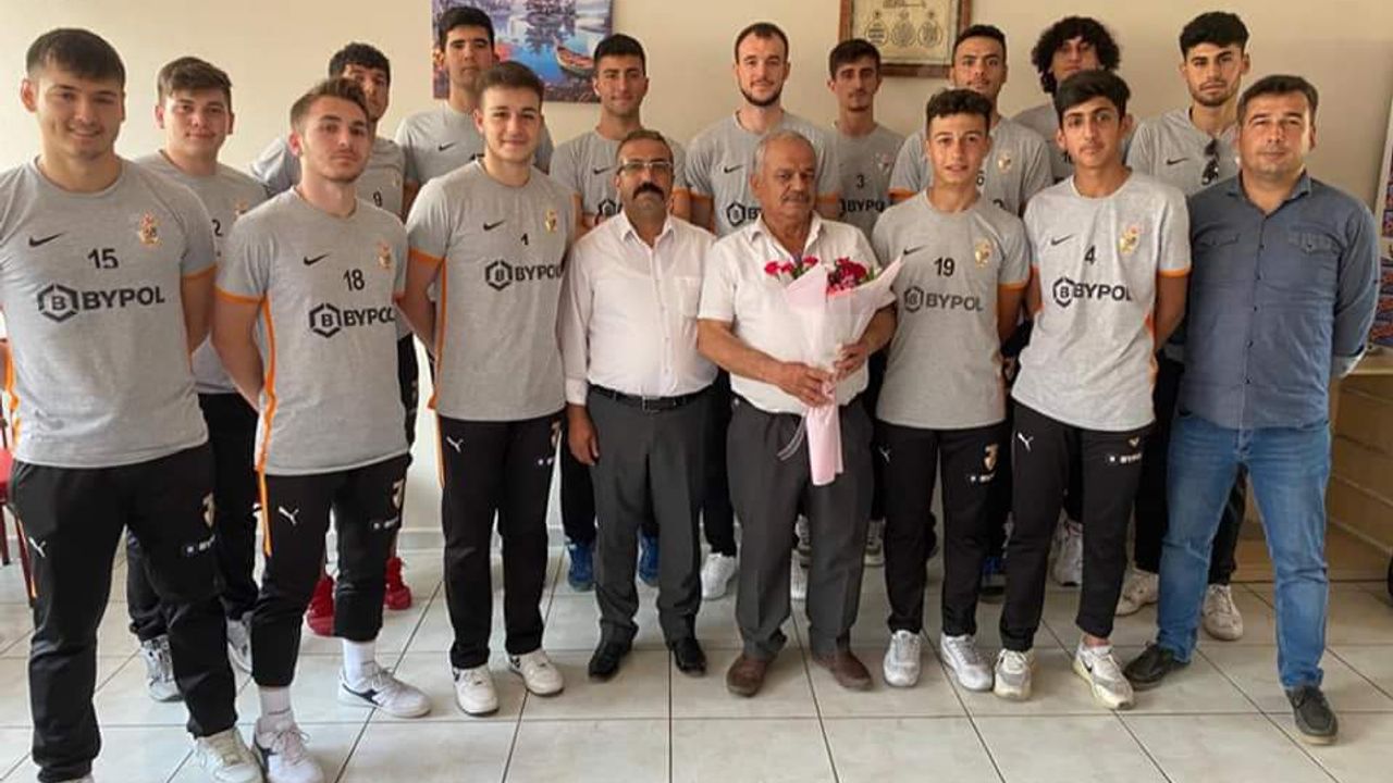 Erzin Yeşilkent spor voleybol takımı sezona hazır