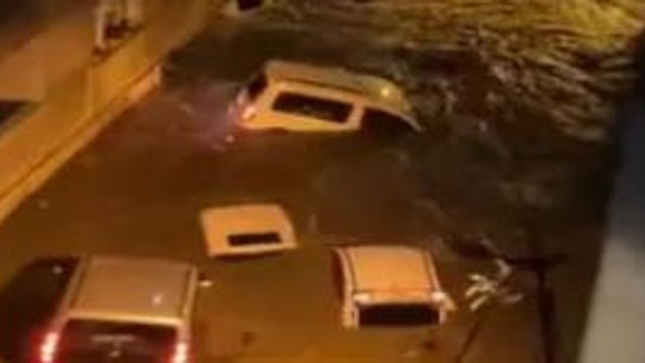 İstanbul'u sel vurdu: 2 ölü, 12 yaralı