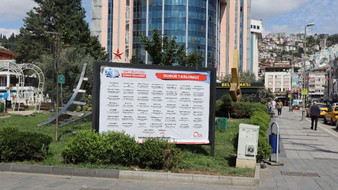 İzmit’in billboardları Çınar'ın gurur tablosu ile süslendi