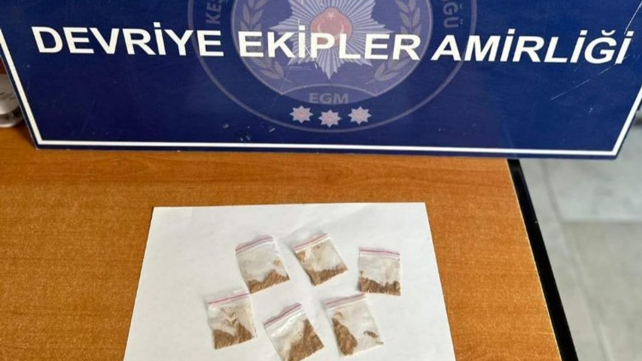 Keşan'da şüpheli 2 şahıs uyuşturucu maddelerle yakalandı