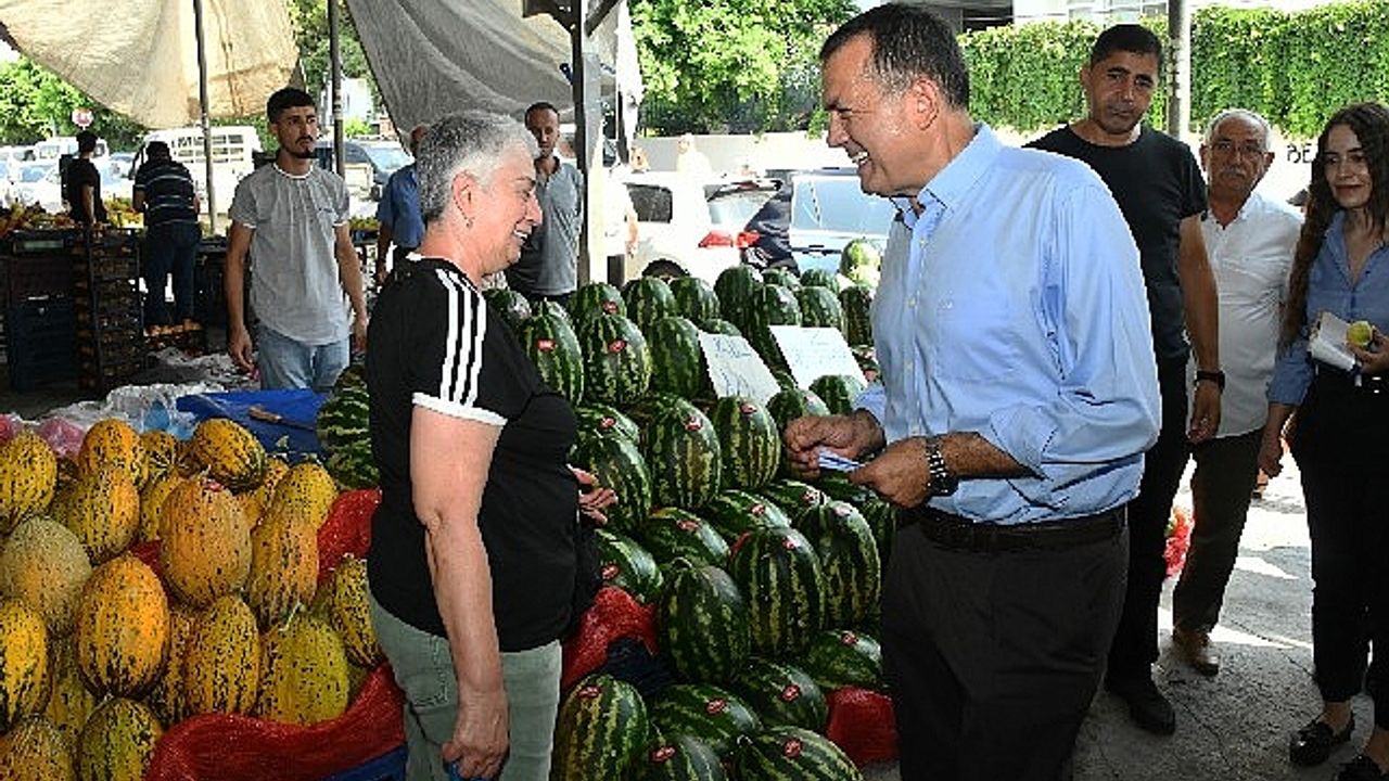 Başkan Abdullah Özyiğit, pazarcı esnafı ve vatandaşlarla buluştu