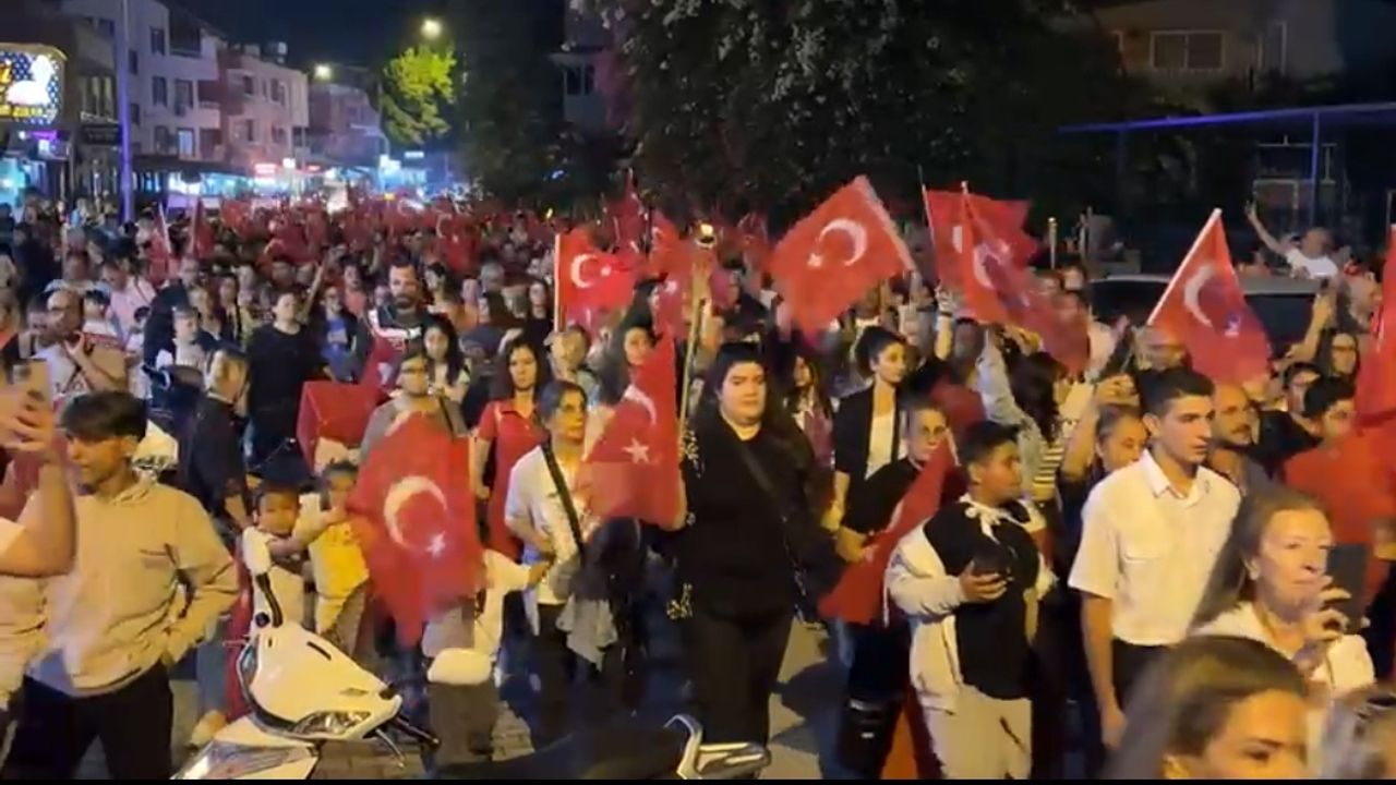 Arsuz’ da  Cumhuriyet yürüyüşü