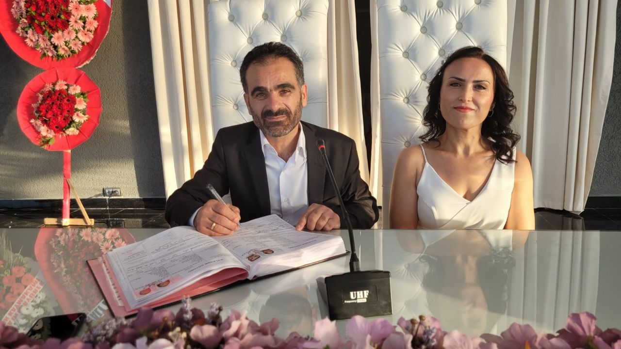 Kutlu Dünya Evine  Girdi