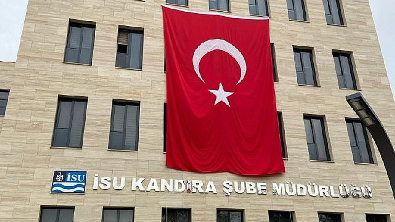 İSU, Türk Bayraklarıyla donatıldı