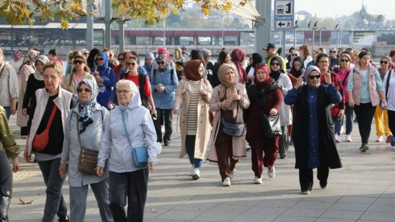İzmit Belediyesi, kadınları sağlıklı yürüyüşlerde buluşturuyor