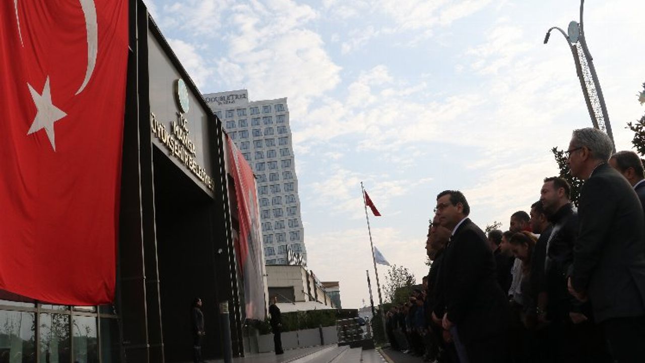 Manisa Büyükşehir personelinden Ata'sına saygı
