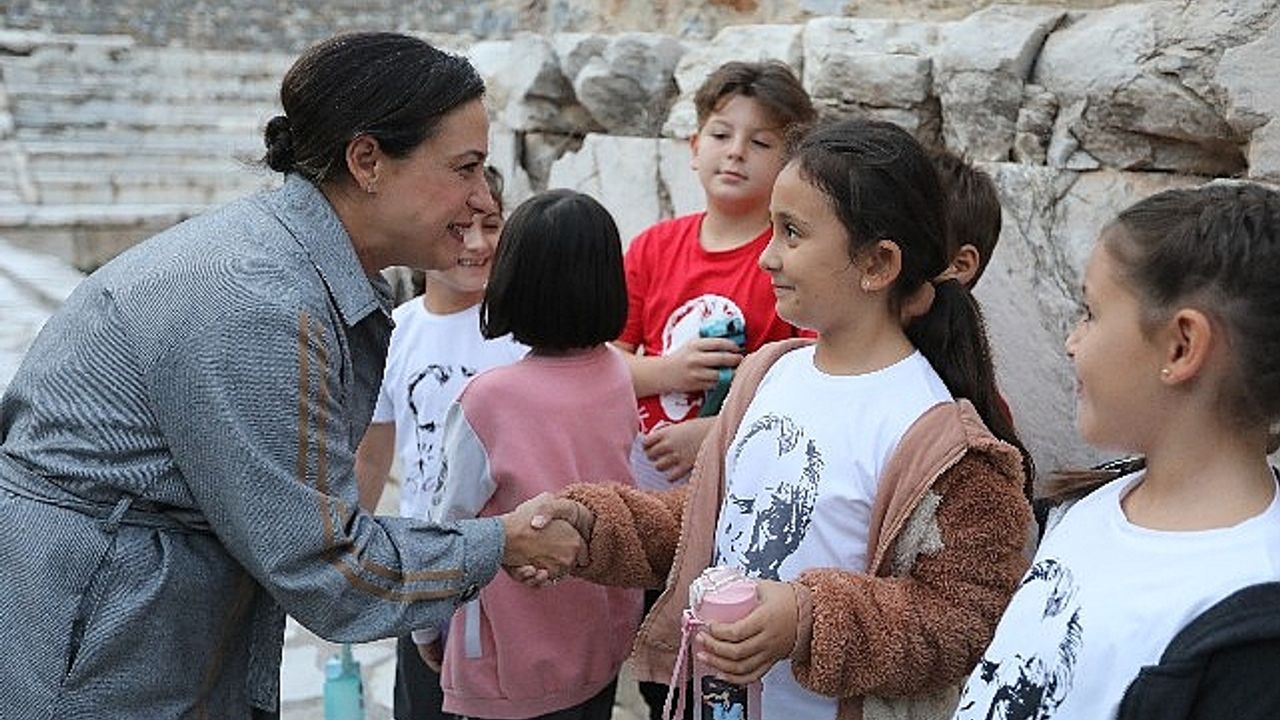 Efes Selçuk'ta çocuk meclisi kuruldu: Çocuğum, haklarım var.. 