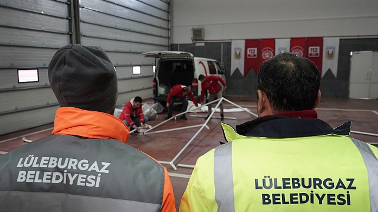 “Belediye personeline deprem çadırı kurulumu eğitimi”