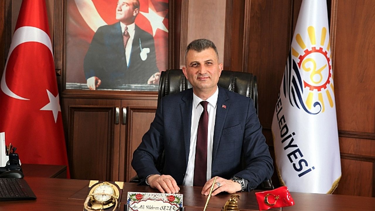 Gölcük Belediye Başkanı Ali Yıldırım Sezer, yayınladığı mesaj ile tüm İslam Alemi’nin Miraç Kandili’ni kutladı.