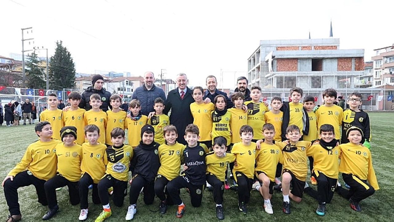 Minik futbolcular Büyükakın'a hünerlerini sergiledi