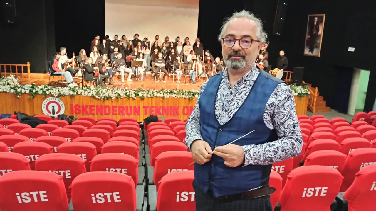 Yapay zekâyla oluşturulan Ata’nın sesine orkestrayla eşlik