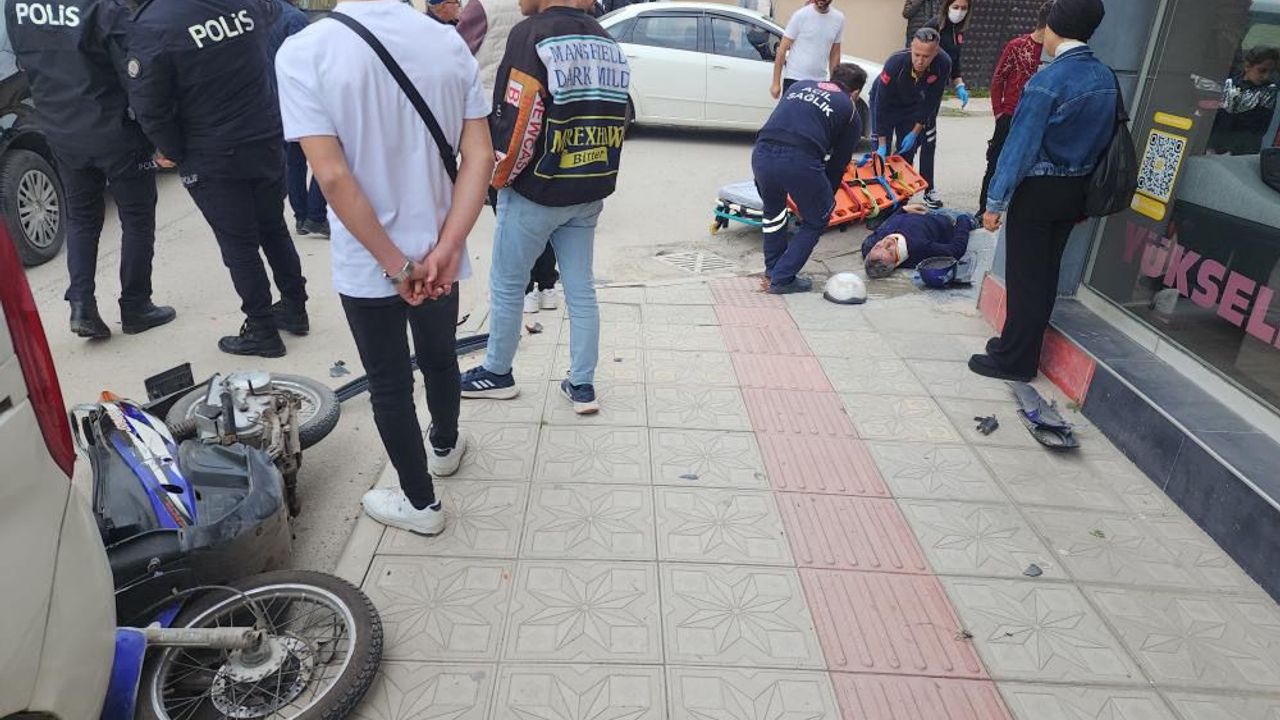 Otomobil Motosiklet Kavşakta Kaza Yaptı