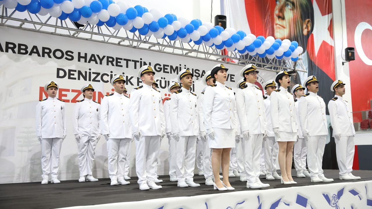 Barbaros’un mezun torunları törenle uğurlandı…