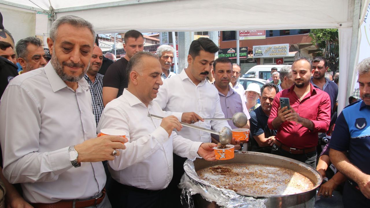 Altınözü Belediyesi ‘Aşure Bereketi’ni Yaydı