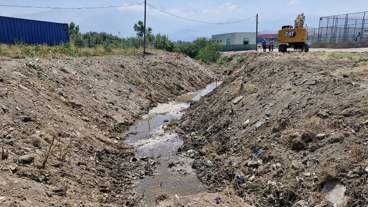 Meydan Spor tesisleri enkaz yığınlarından kurtarıldı...