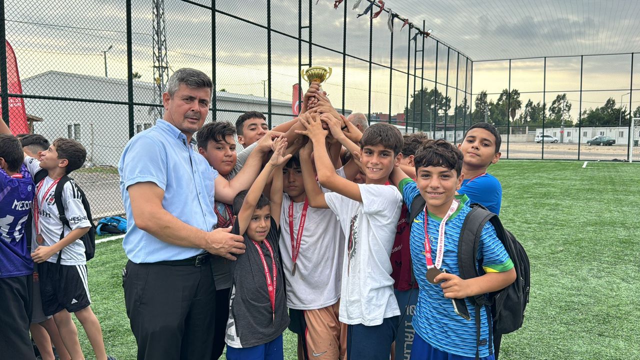 'Zafer Kupası' Şampiyonları Kupalarını aldı