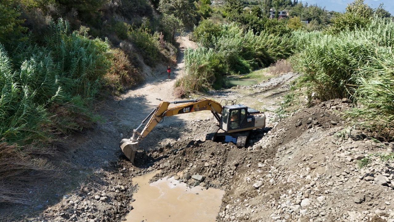 HBB dereleri sağanak yağışa karşı temizliyor!