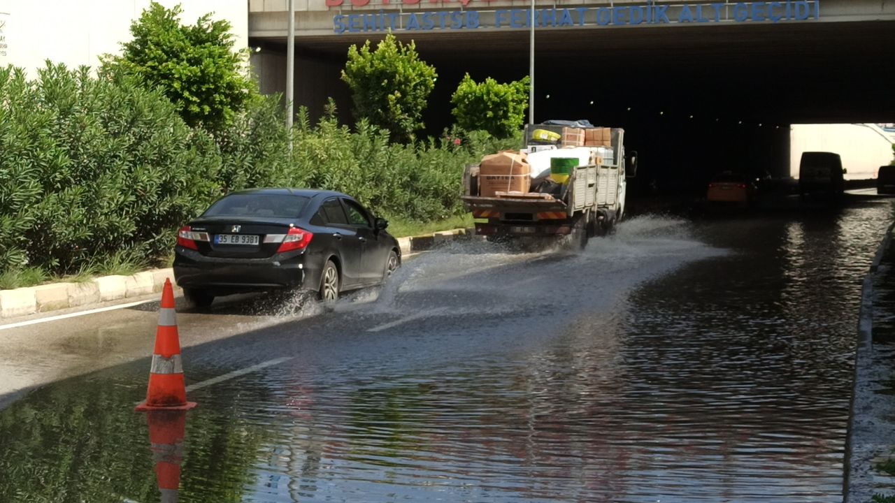 Battı-çıktıdaki yolda su birikintisi tedirgin ediyor…