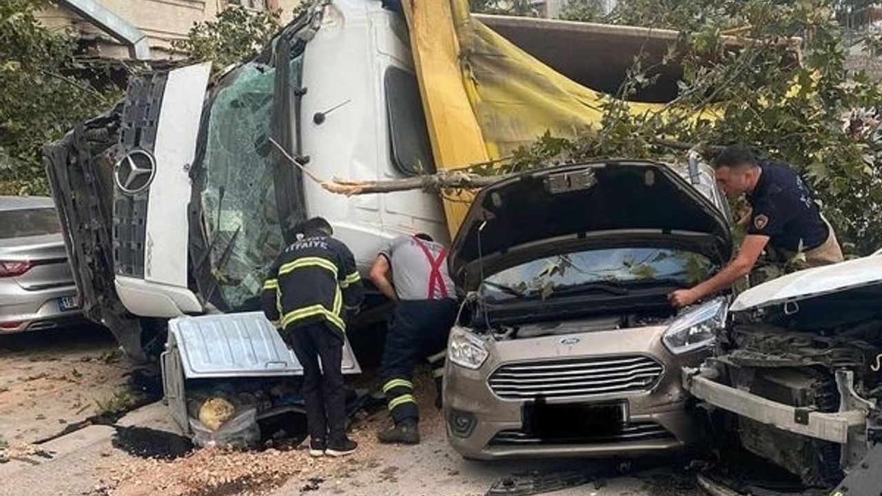 Hafriyat kamyonu Önüne Çıkanı...