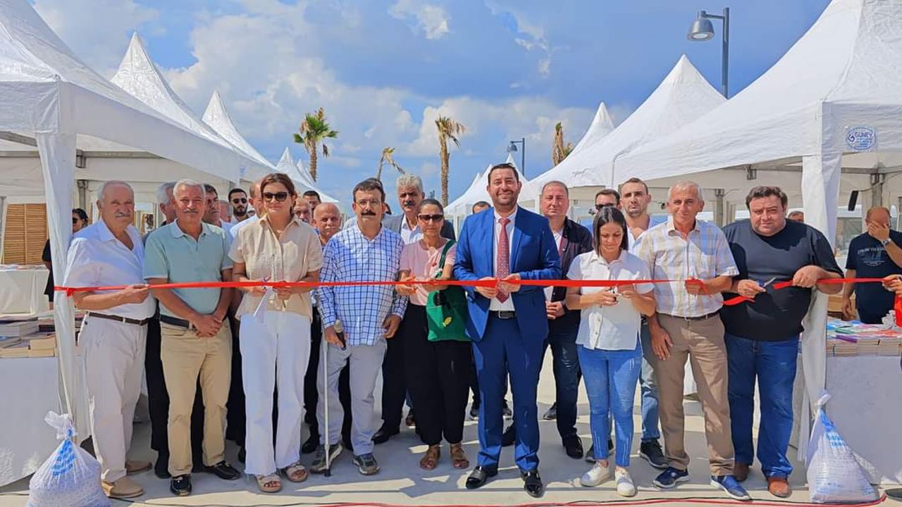 Samandağ’da Geleneksel Kitap Fuarı Kapılarını Açtı