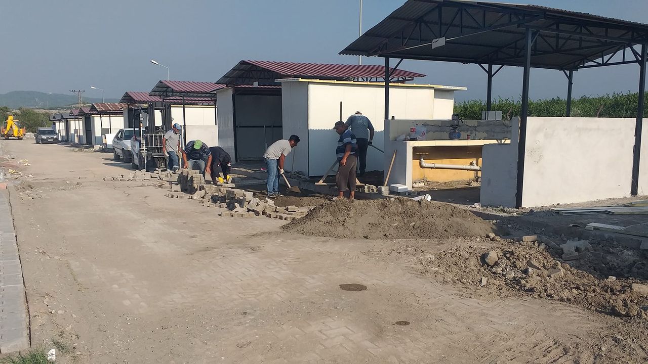 Erzin’de mevsimlik tarım işçileri konaklama alanını…