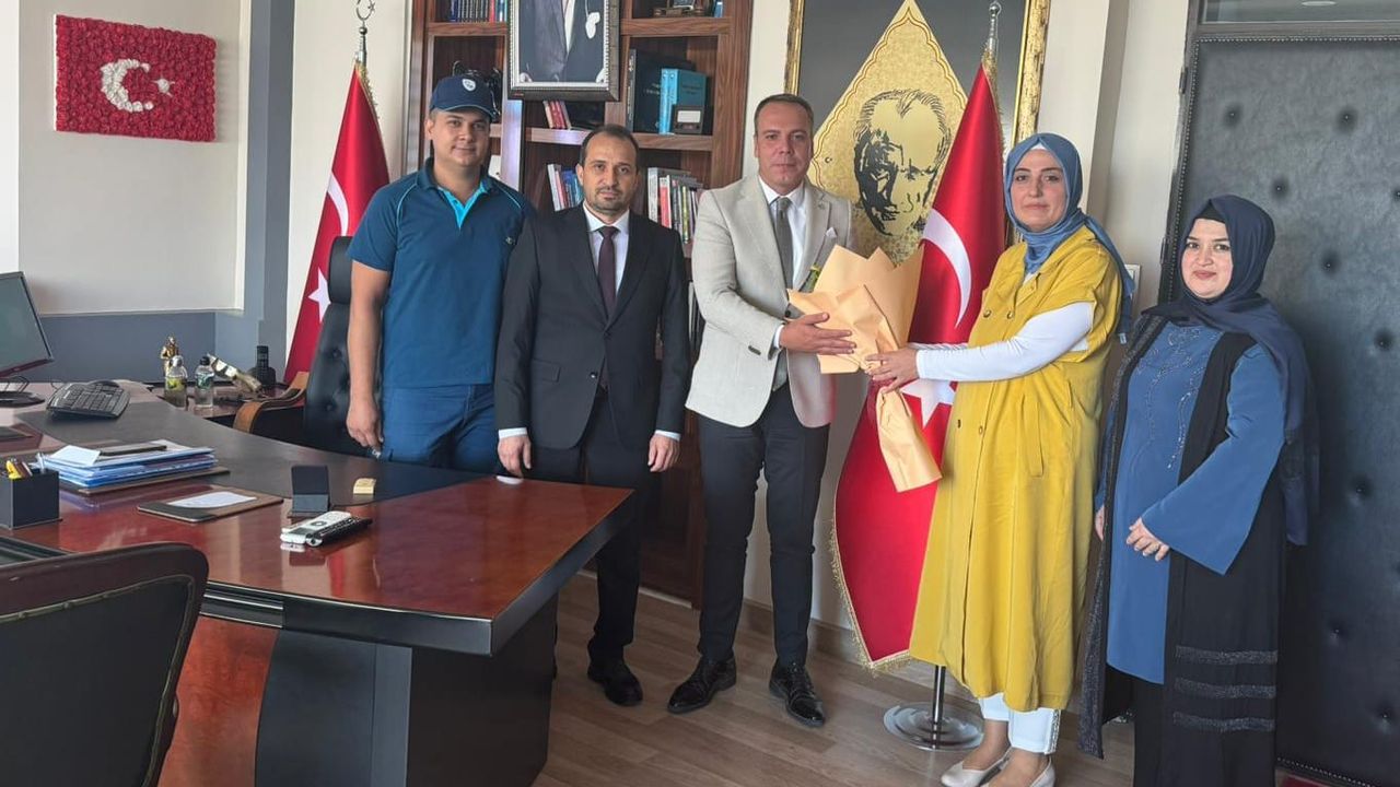 Erzin PTT idaresinden Kaymakam’a ziyaret…