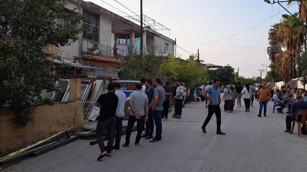 Balkon çöktü Baba Oğul  öldü