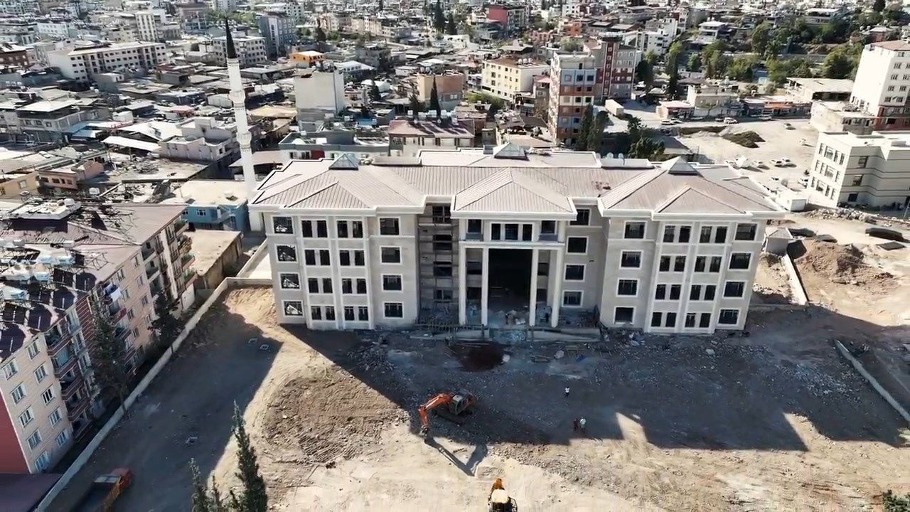 Hükümet Konağı ve afet konutlarını inceledi…