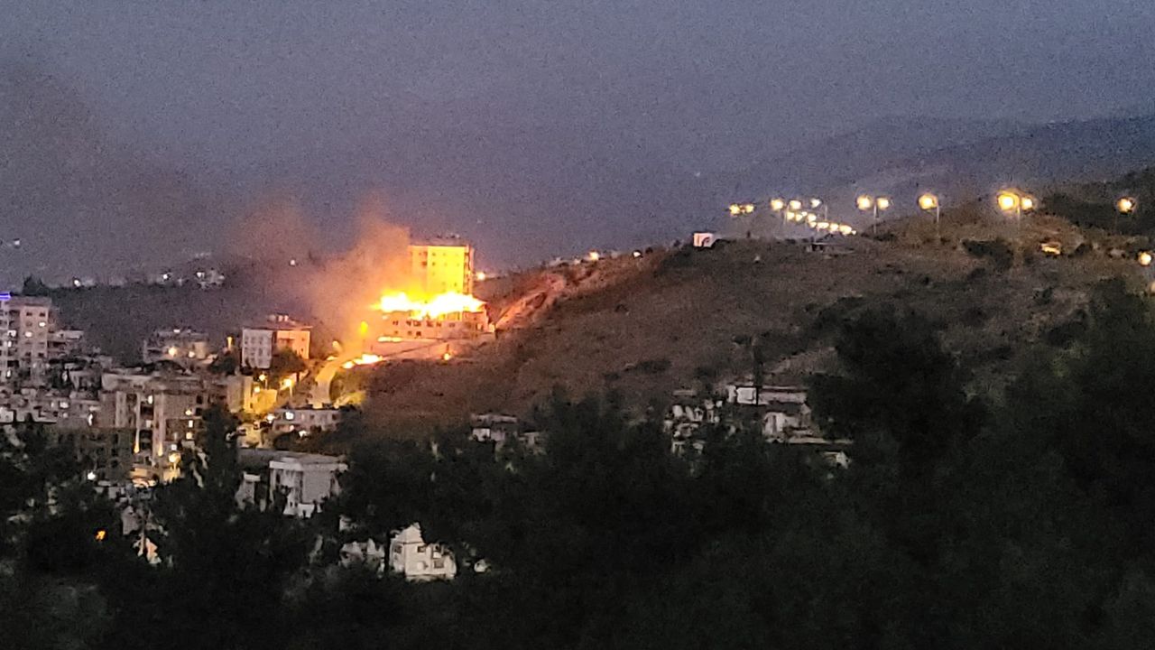 İskenderun’da bir inşaatın son katında yangın!