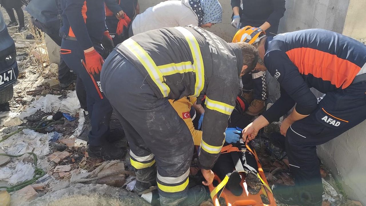 Düştüğü 10-12 metre derinlikteki kuyuda mahsur kaldı...