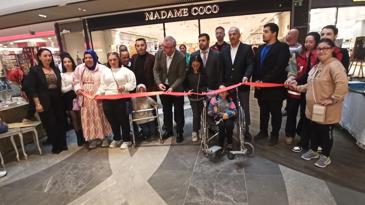 AVM’de ‘Engelliler Günü’ farkındalık sergisi…