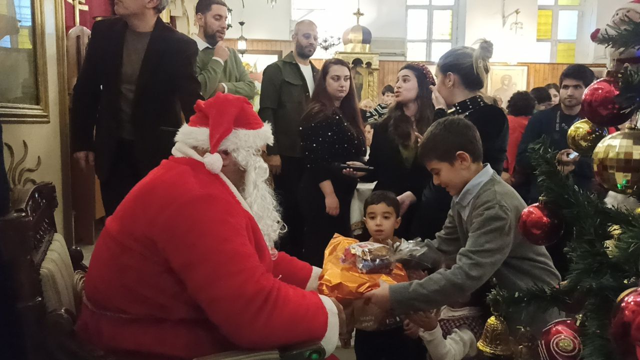 Aziz Corç Kilisesi’nde Çocuklara Hediye Dağıtıldı