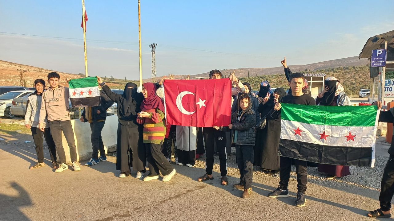 Reyhanlı’da Suriyelilerin Sevinç Gösterisi