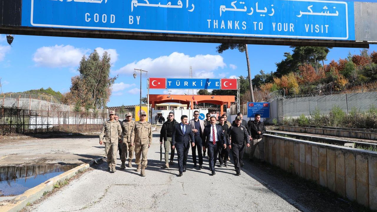 Vali Sınır Kapısında