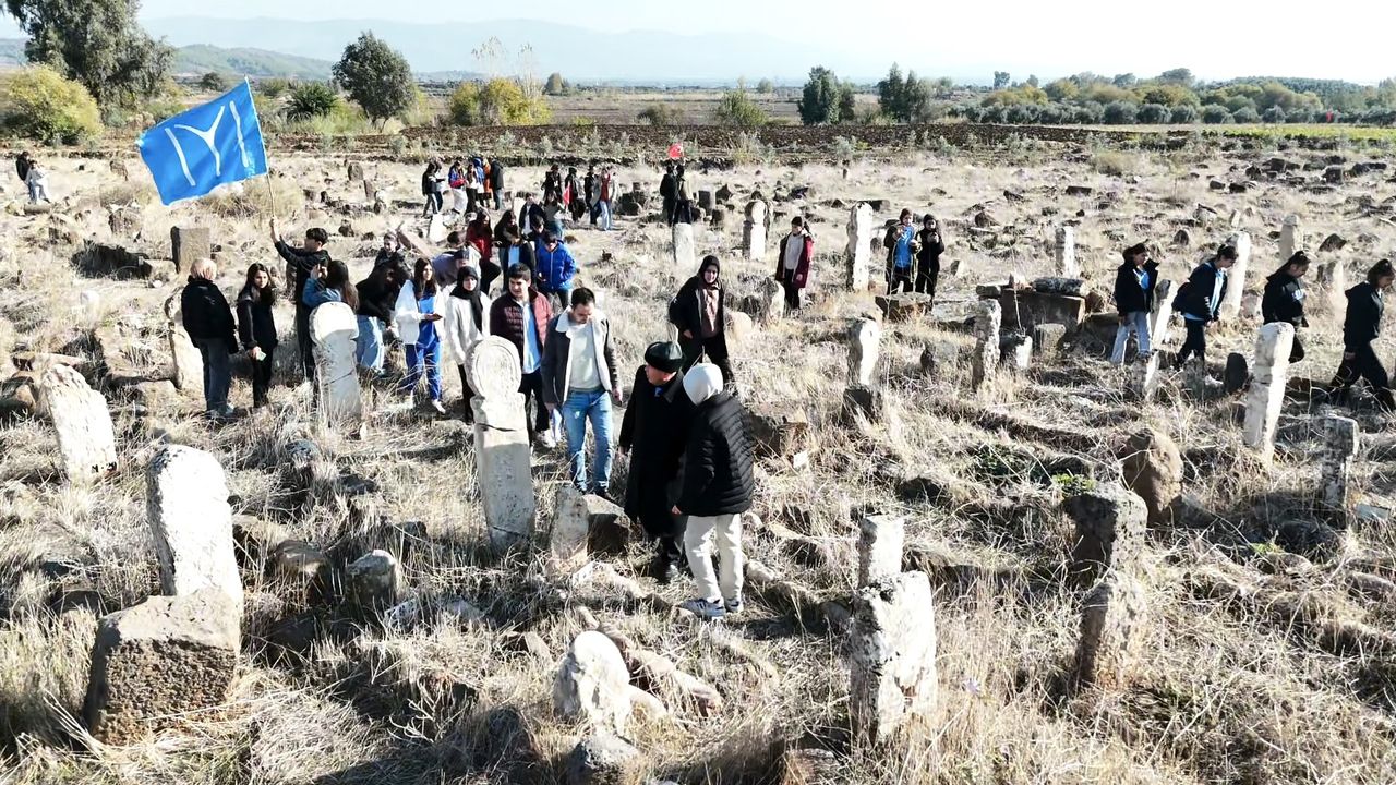 Aktepe Karapınar Türkmen Mezarlığına ilgi