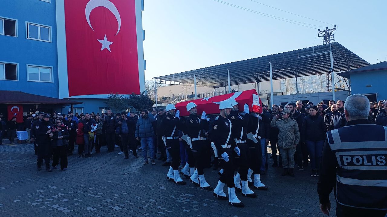 Polis Memuru kalbine yenildi!