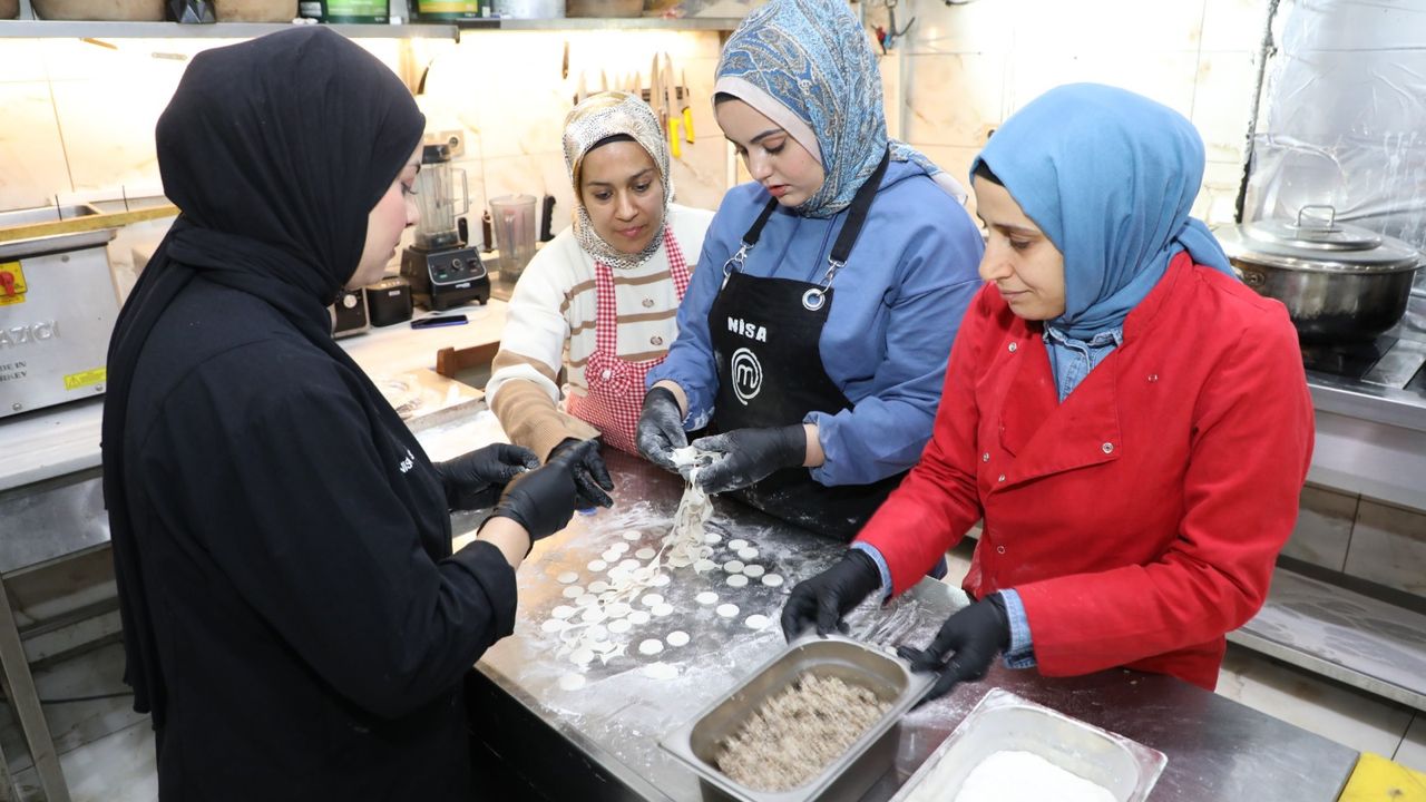 Aşçı Yardımcılığı Eğitimi Alıyorlar